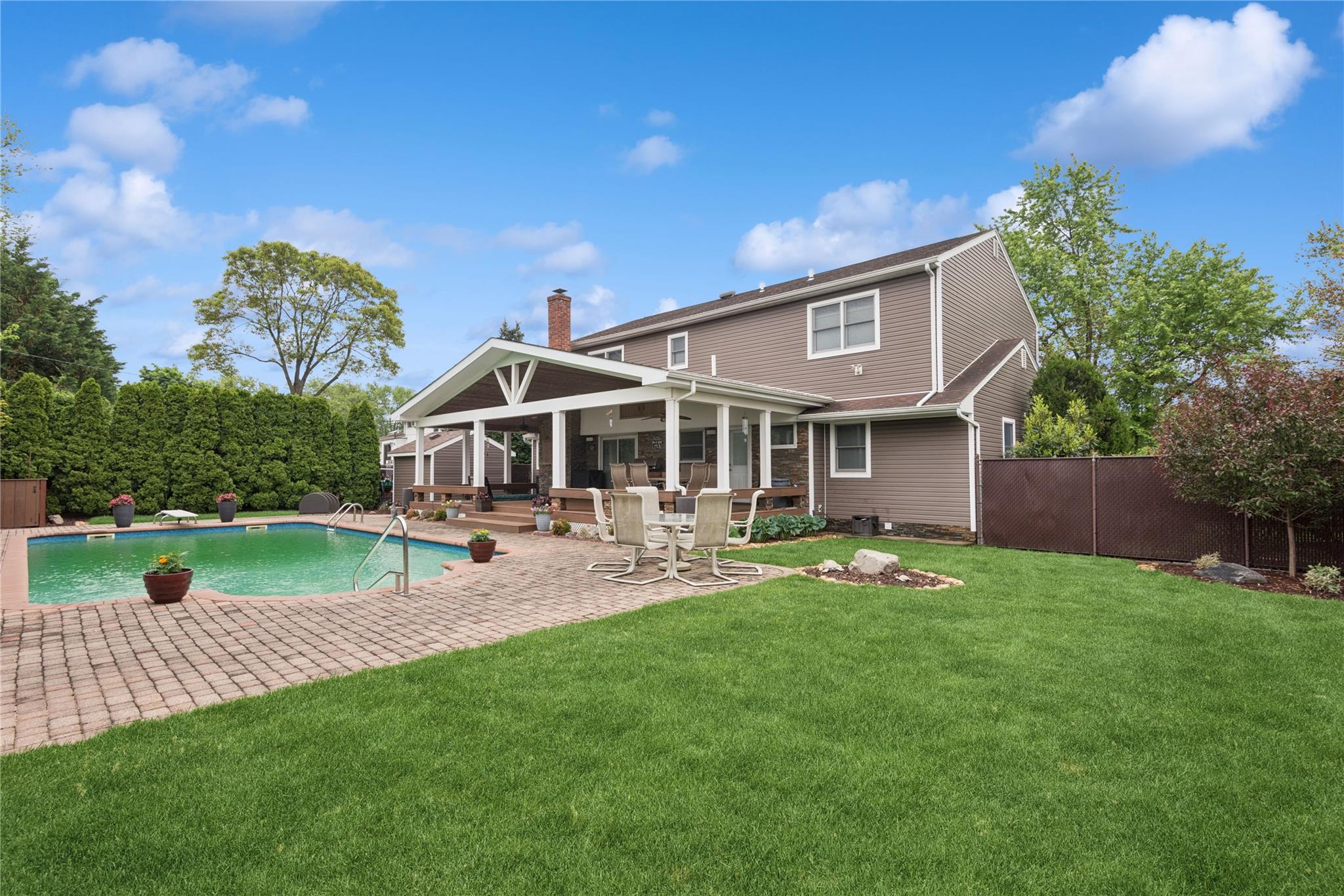 11 Greenfield Lane, Commack, New York image 4