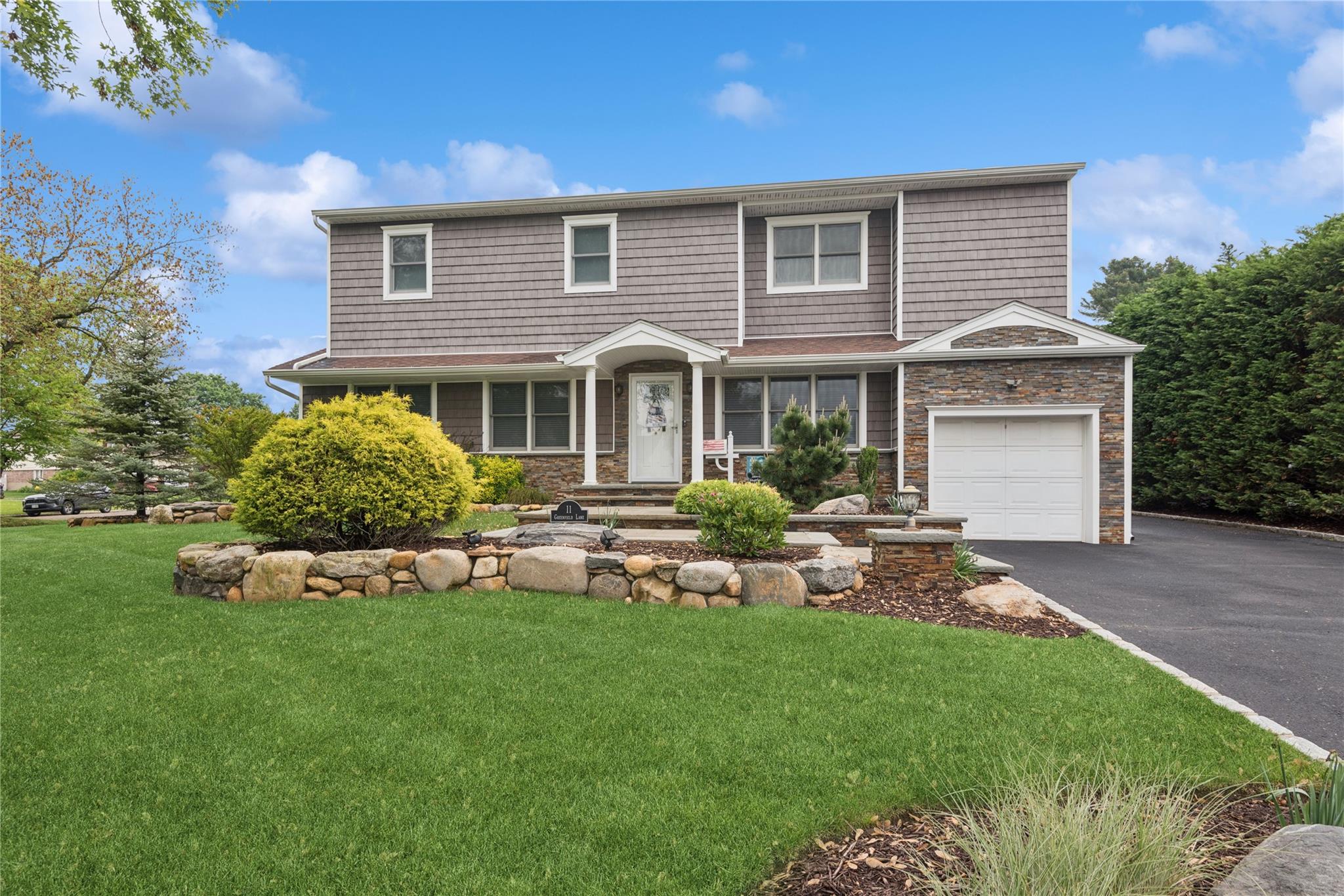 11 Greenfield Lane, Commack, New York image 8