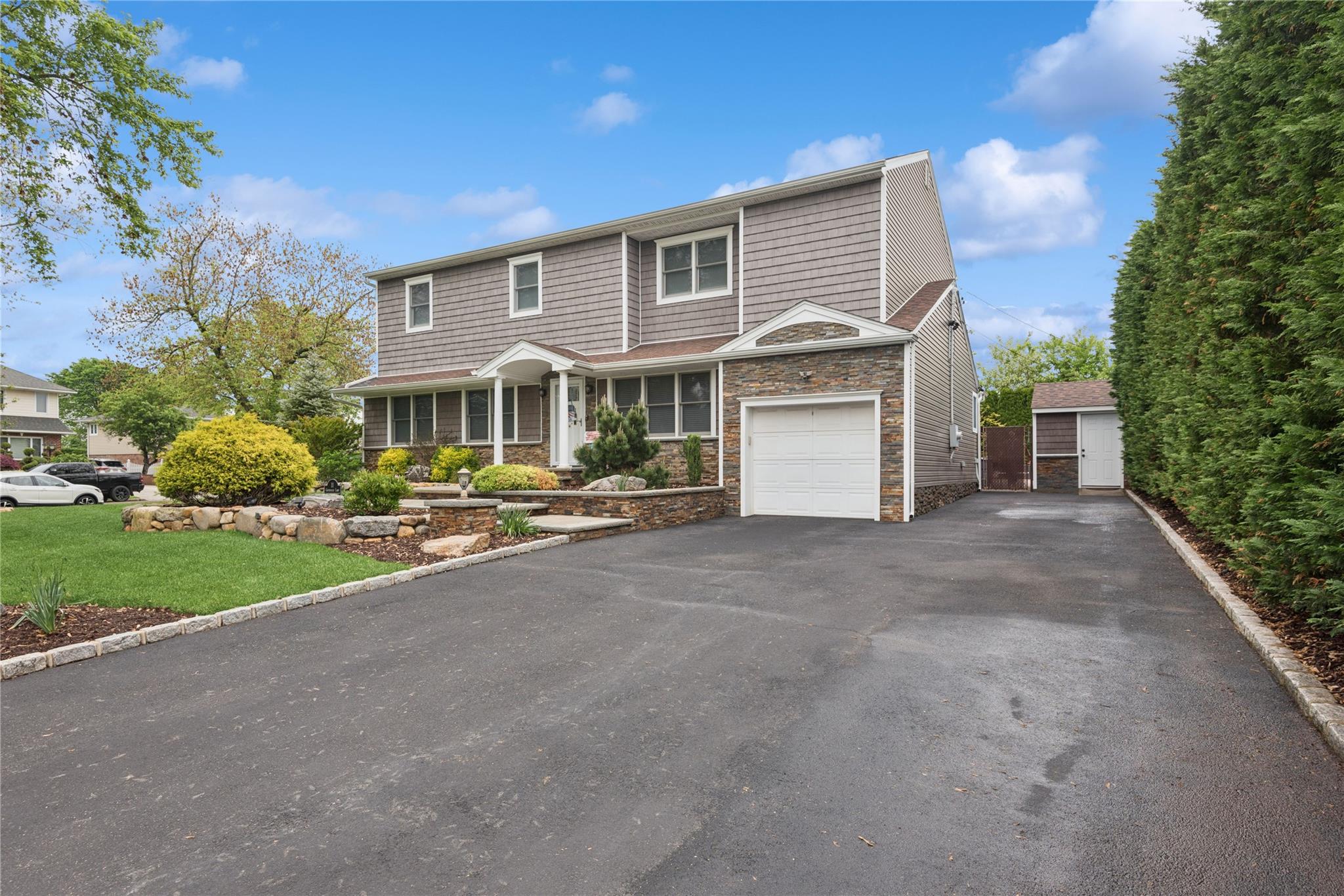 11 Greenfield Lane, Commack, New York image 7