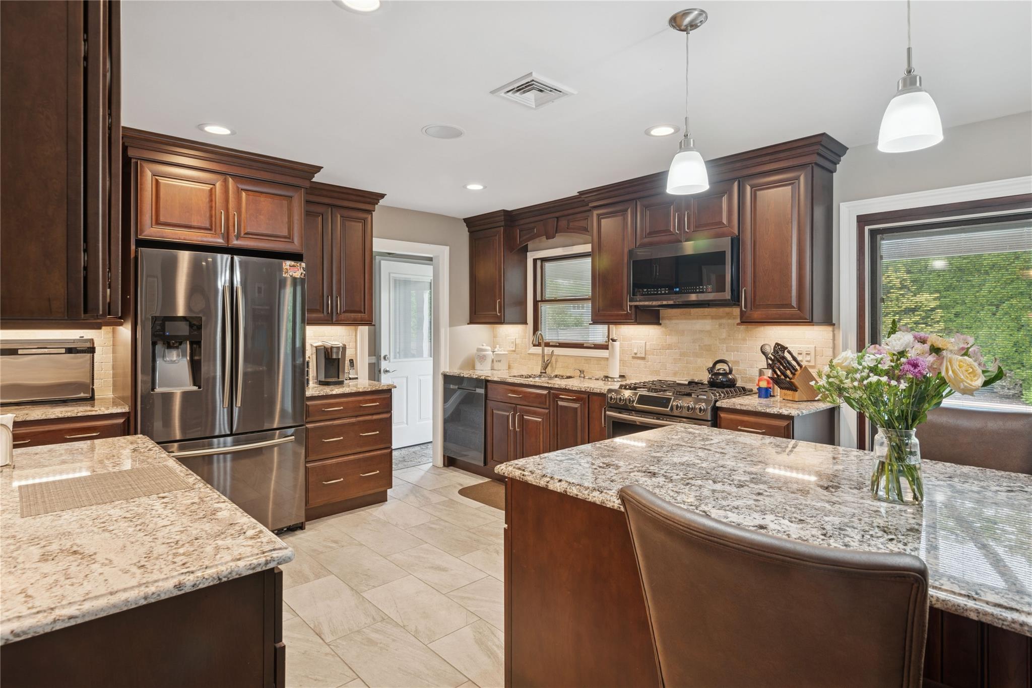 11 Greenfield Lane, Commack, New York image 17