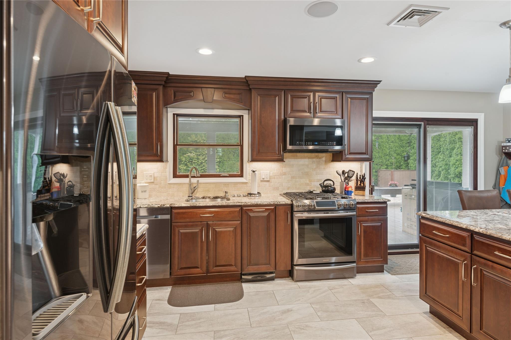 11 Greenfield Lane, Commack, New York image 12