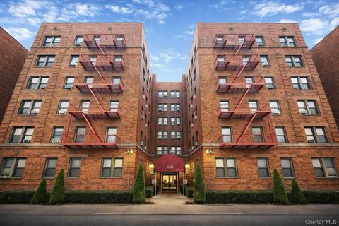 Photo of 42-52 Layton Street #1H, Elmhurst, NY 11373 (MLS # 1000704)