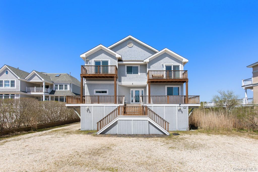 Photo of 818 Dune Road, Westhampton Beach, NY 11978 (MLS # 995359)