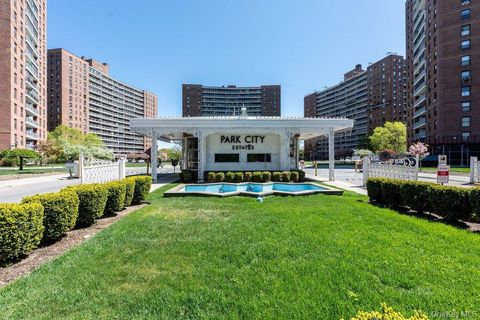 Photo of 61-45 98th Street #14K, Rego Park, NY 11374 (MLS # 989756)