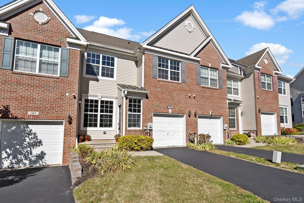 Photo of 305 Balsam Drive, New Windsor, NY 12553 (MLS # 927070)