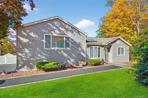Photo of 15 Woodbine Drive, Mahopac, NY 10541 (MLS # 927162) Photo of 15 Woodbine Drive, Mahopac, NY 10541 (MLS # 927162)