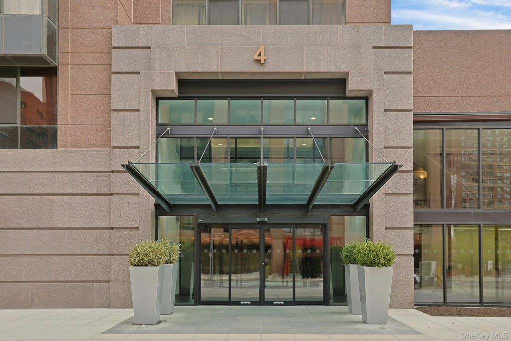 Photo of 4 Martine Ave #421, White Plains, NY 10606 (MLS # 987882)