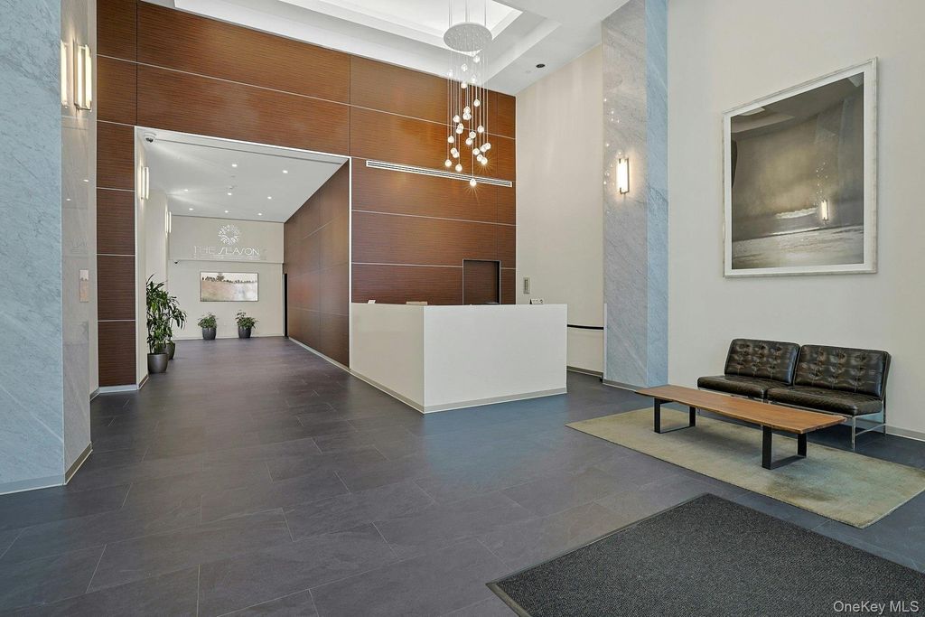 Photo of 4 Martine Ave #421, White Plains, NY 10606 (MLS # 987882)