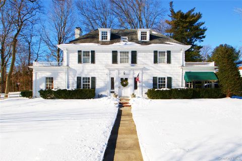 6 Emmet Place Garden City NY 11530