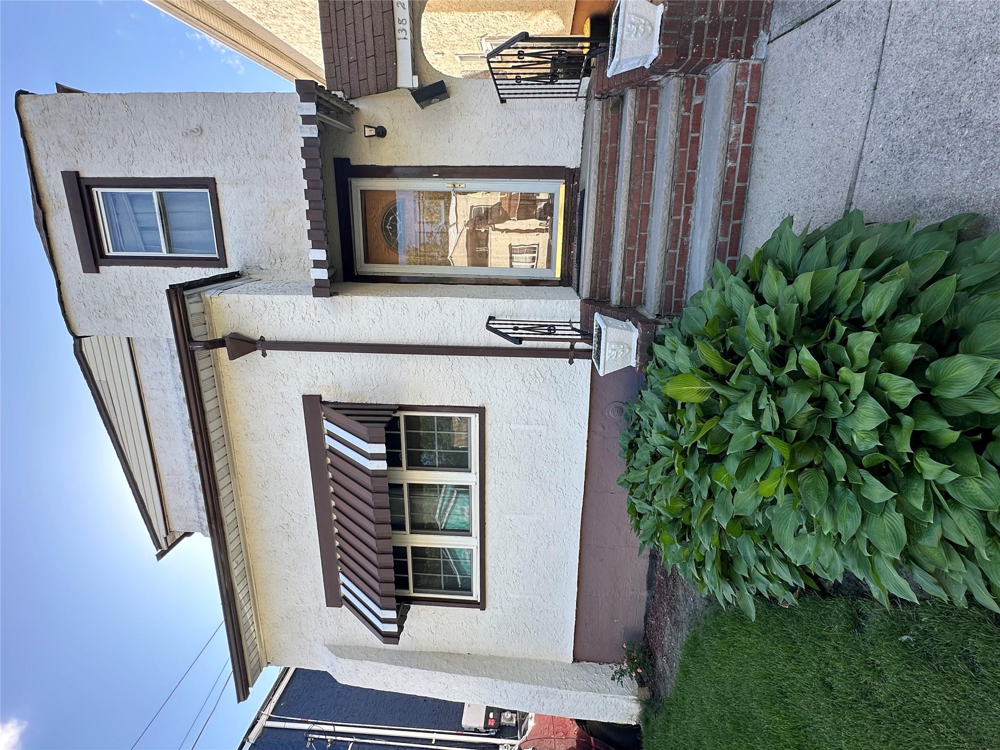 234th Street, Rosedale, Queens, NY - 1 Bedrooms  
2 Bathrooms  
1 Rooms - 