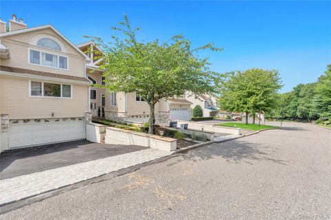 Condo For Sale - 6 Princess Tree Court<br/> Port Jefferson, NY 11777
