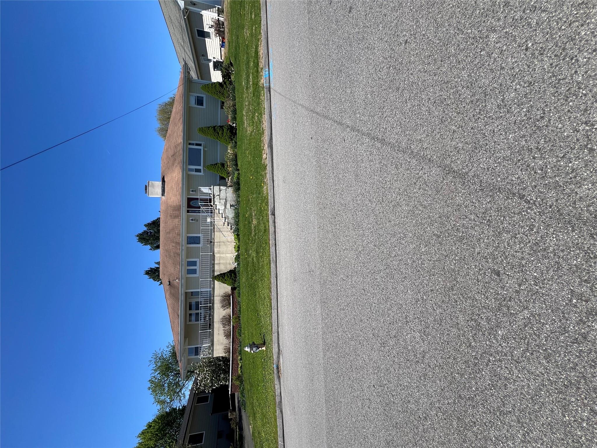 Sylvan Road, Port Chester, New York - 3 Bedrooms  
2 Bathrooms  
6 Rooms - 