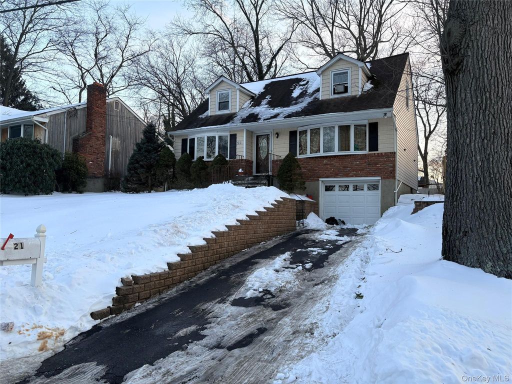 Photo of 21 Valleywood Drive, Huntington Station, NY 11746 (MLS # 958217)