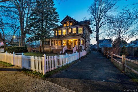 Homes For Sale - 320 S Bayview Avenue<br/> Freeport, NY 11520