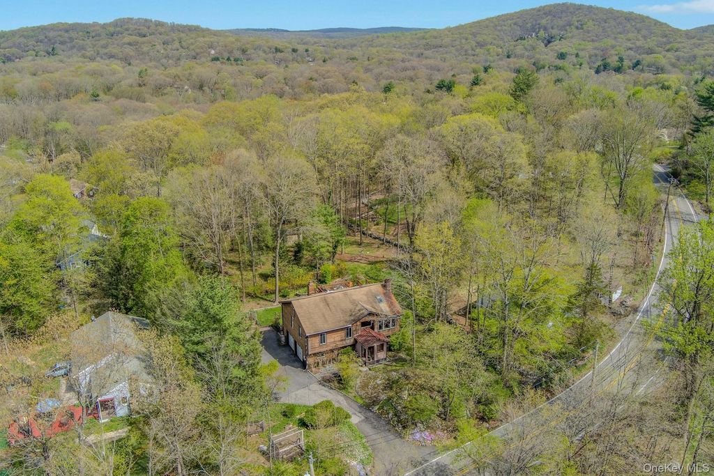 Photo of 136 Furnace Woods Road, Cortlandt Manor, NY 10567 (MLS # 969753)