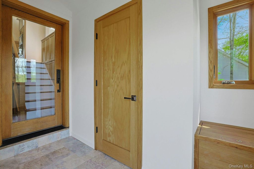 Photo of 136 Furnace Woods Road, Cortlandt Manor, NY 10567 (MLS # 969753)