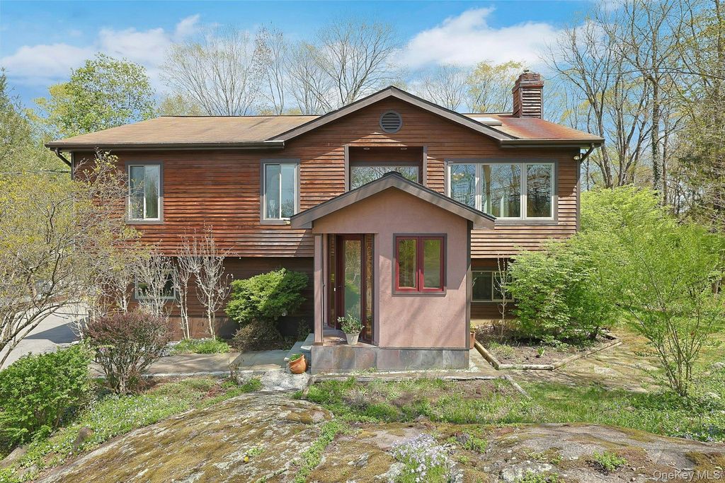 Photo of 136 Furnace Woods Road, Cortlandt Manor, NY 10567 (MLS # 969753)