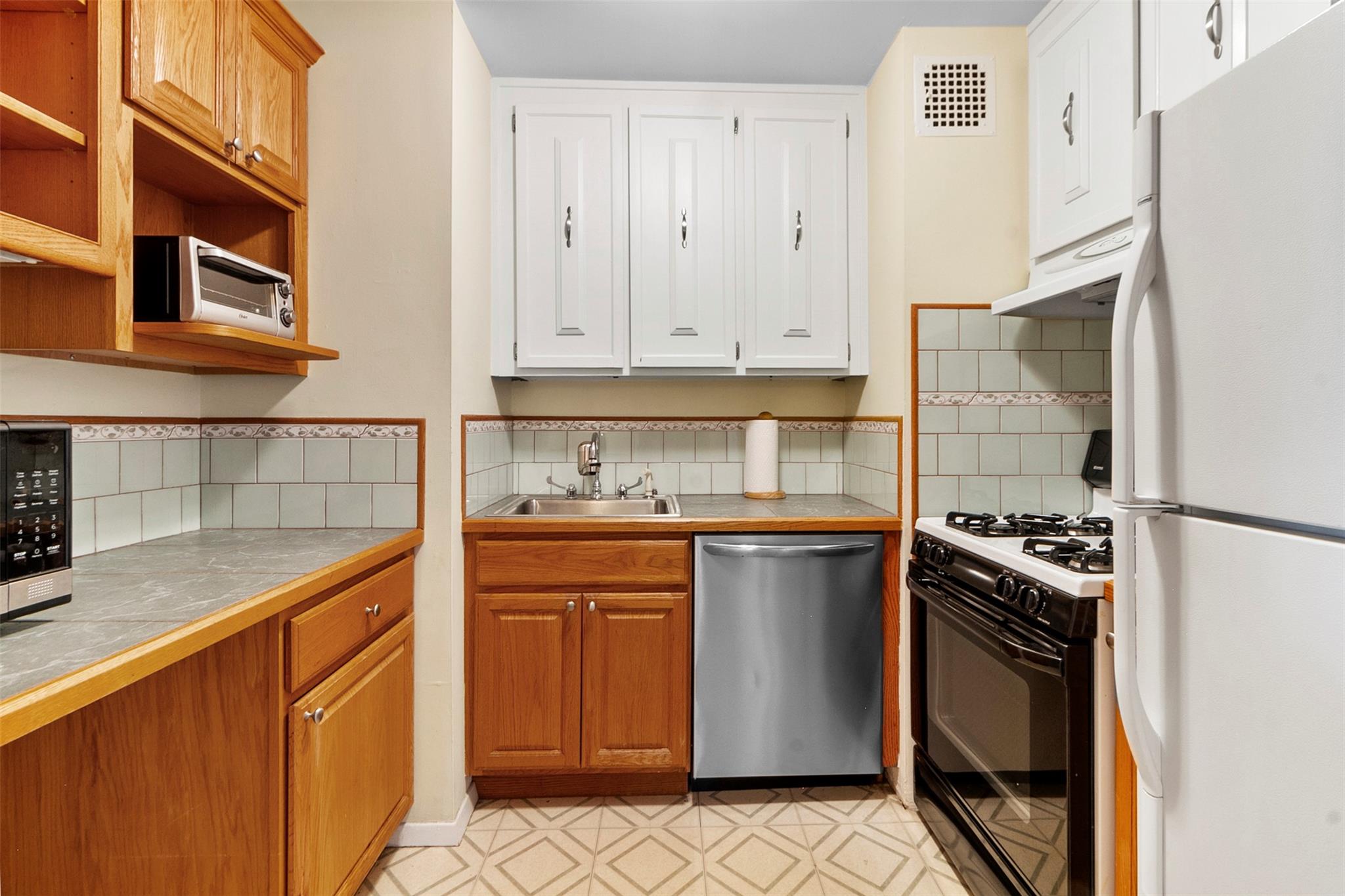 395 Westchester Avenue #3A, Port Chester, New York image 10