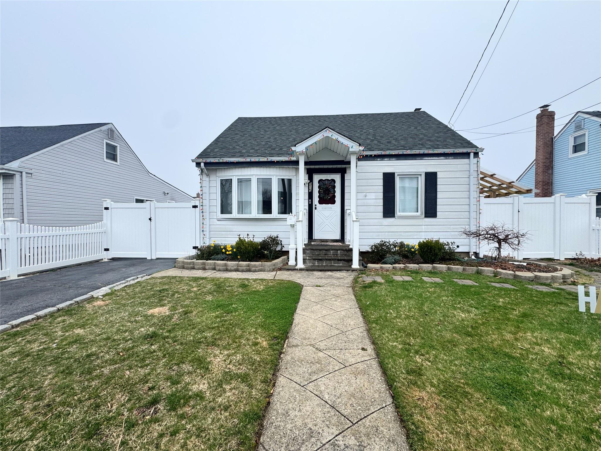 315 Cedar Court, Copiague, New York image 1