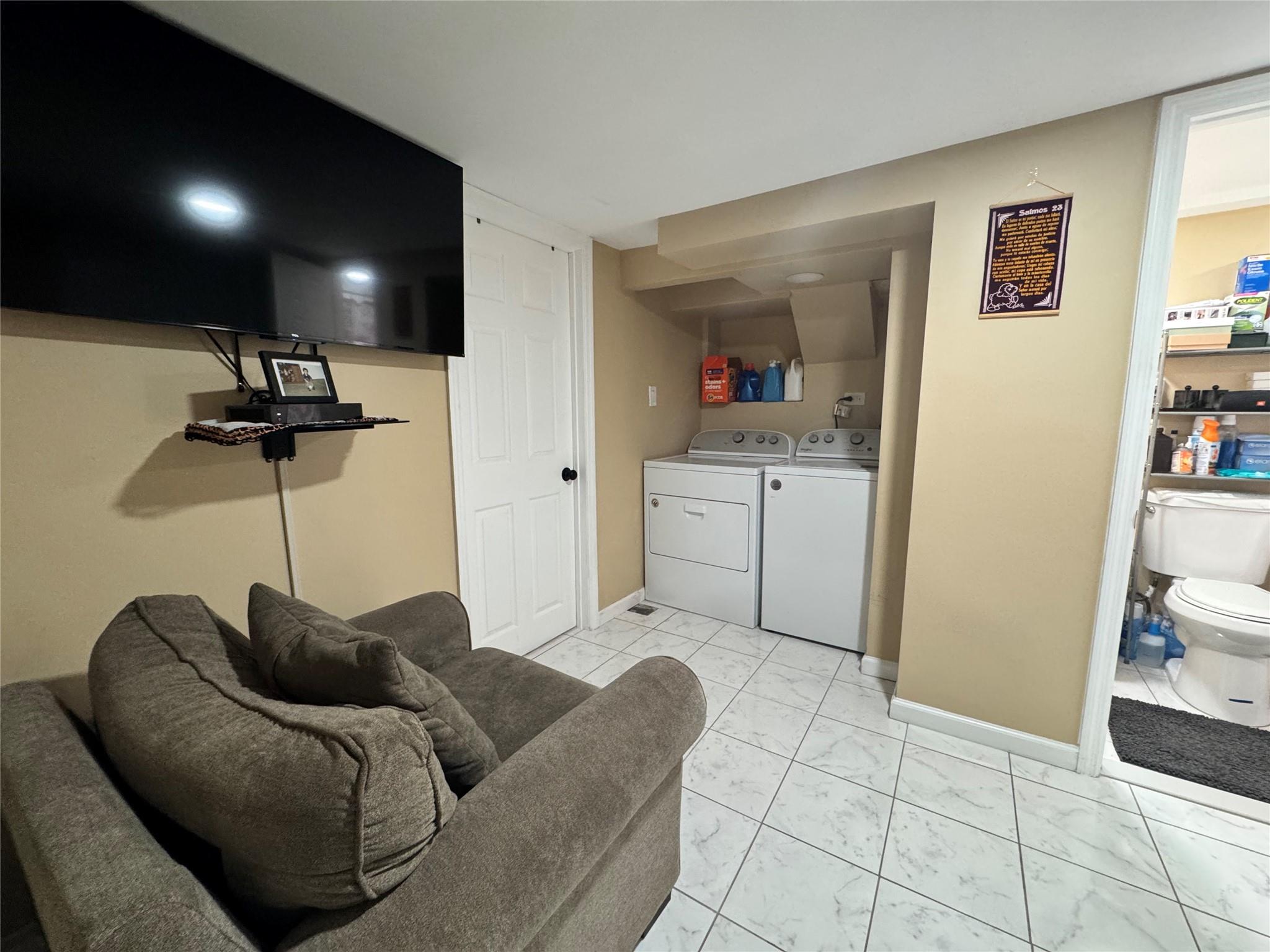 315 Cedar Court, Copiague, New York image 13