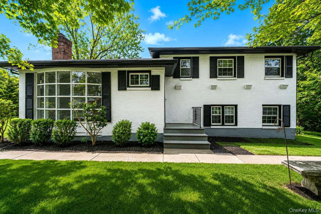 Photo of 335 Lewis Avenue, Yorktown Heights, NY 10598 (MLS # 1028982)