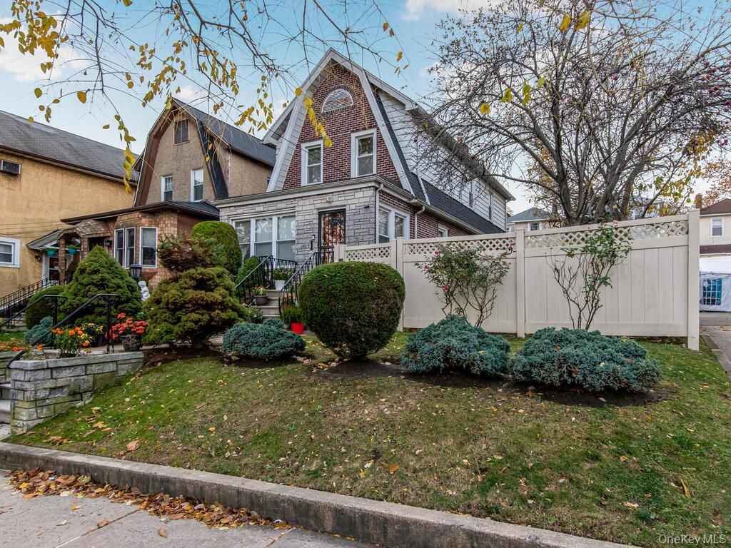 Photo of 1813 Willow Lane, Bronx, NY 10461 (MLS # 964540)