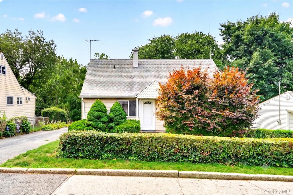 Photo of 83 Newkirk Road, Yonkers, NY 10710 (MLS # 1026175)