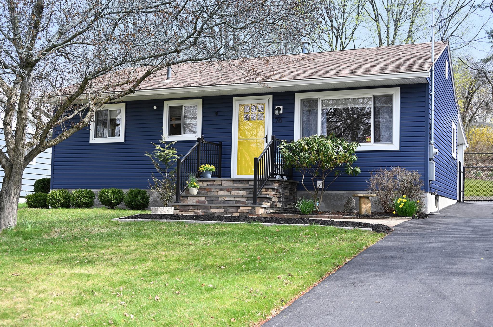 California Avenue, Middletown, New York - 3 Bedrooms  
1 Bathrooms  
5 Rooms - 