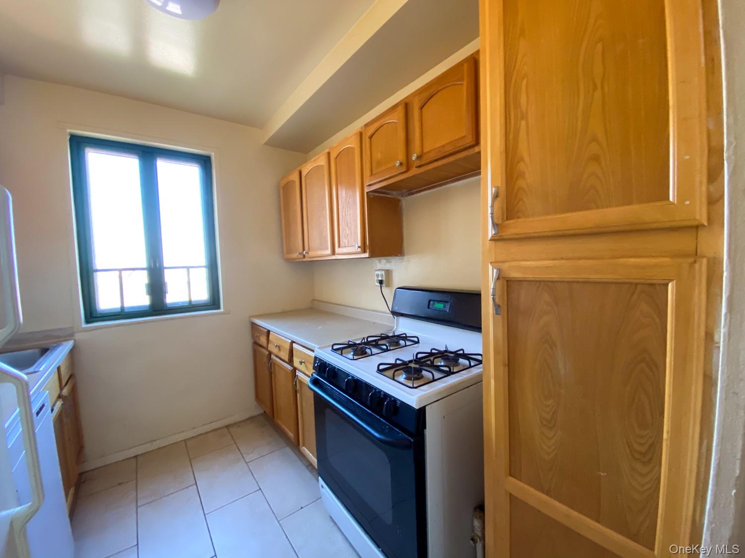 14 Metropolitan Oval 12B