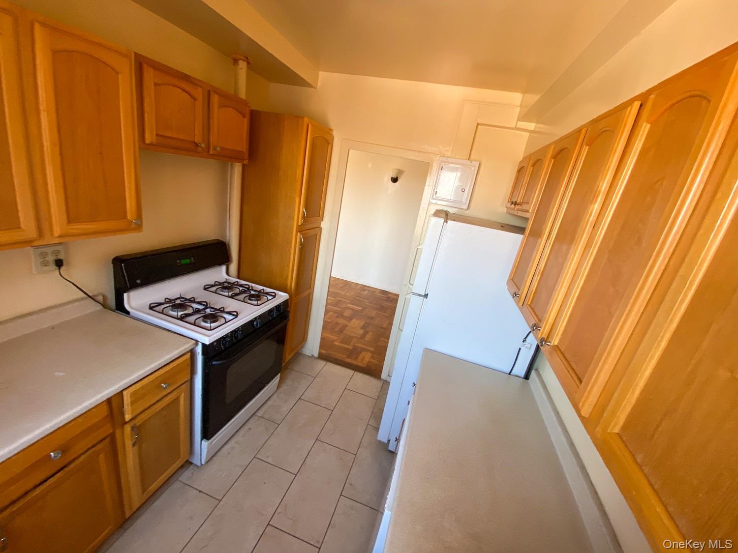 14 Metropolitan Oval 12B