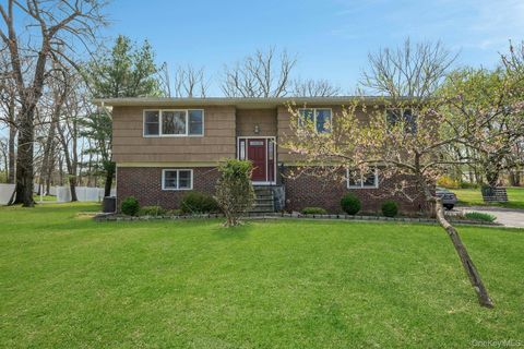 Photo of 6 Foxwood Lane, Thornwood, NY 10594 (MLS # 986356)