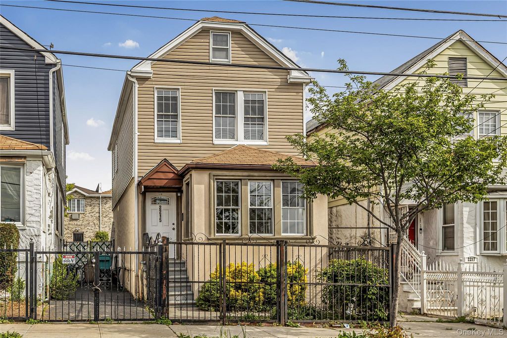 Photo of 2215 Homer Avenue, Bronx, NY 10473 (MLS # 998912)