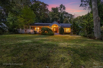 27 Willoughby Path East Northport NY 11731