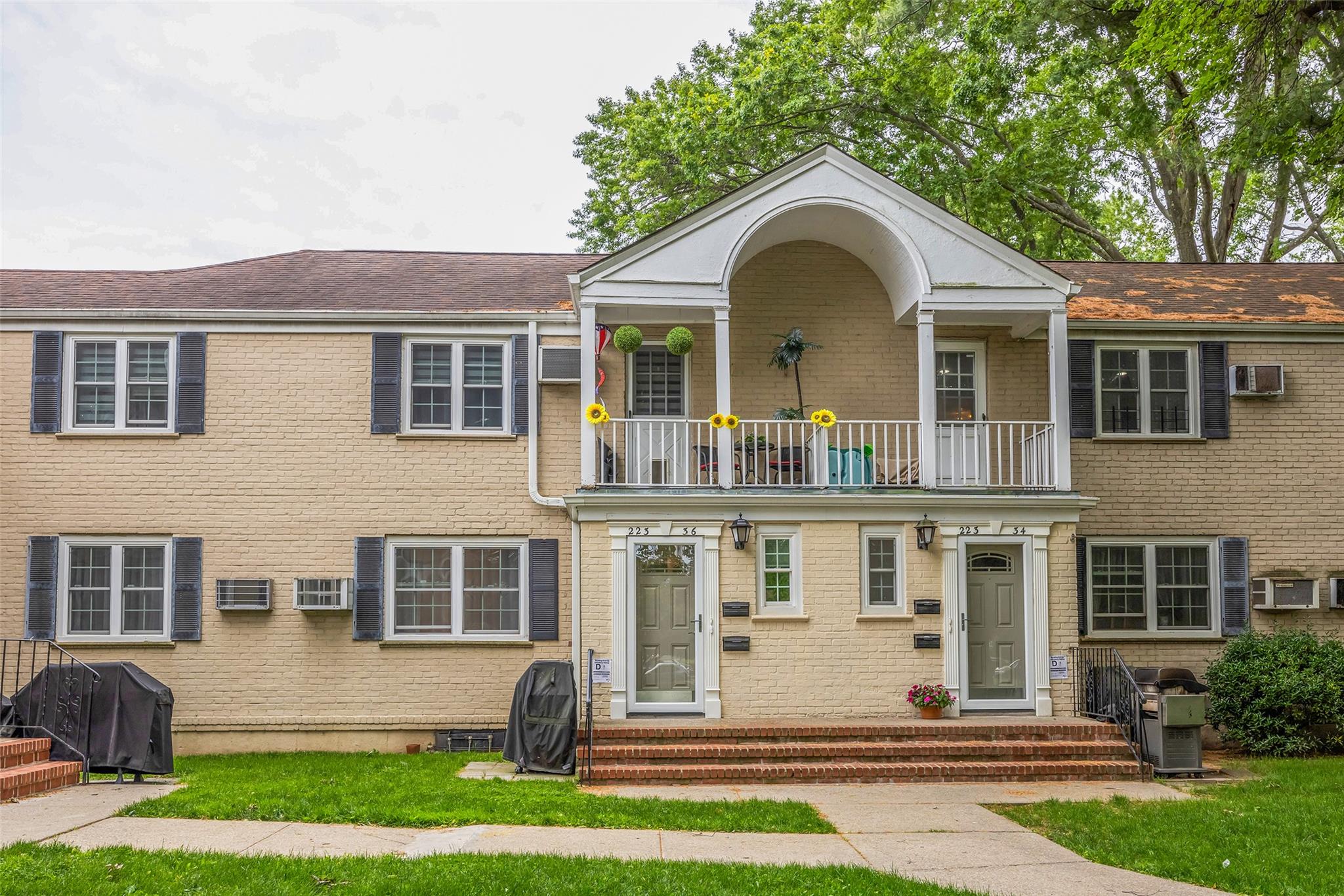 Property for Sale at 65th Avenue 2A, Bayside, Queens, NY - Bedrooms: 2 
Bathrooms: 1 
Rooms: 5  - $488,000