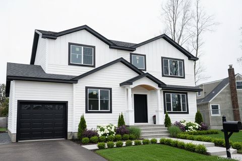 Apartment For Sale - 3 Bentley Road<br/> Plainview, NY 11803