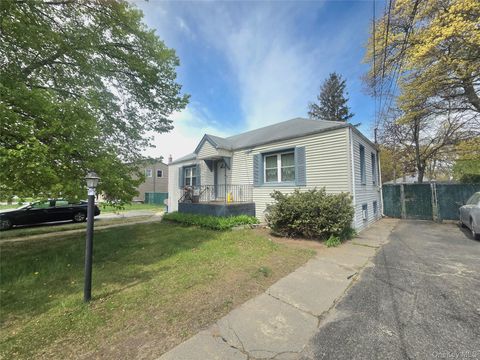 Photo of 345 Boulder Street, Ronkonkoma, NY 11779 (MLS # 993188)