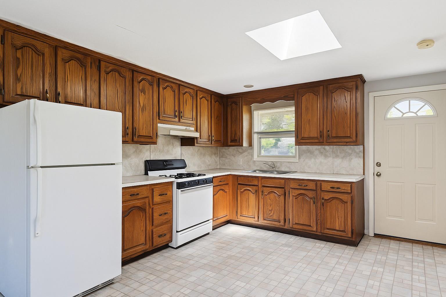 26 Beach Avenue, Port Jefferson Station, New York image 33