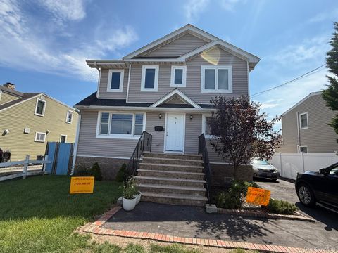 46 Lincoln Place Massapequa NY 11758