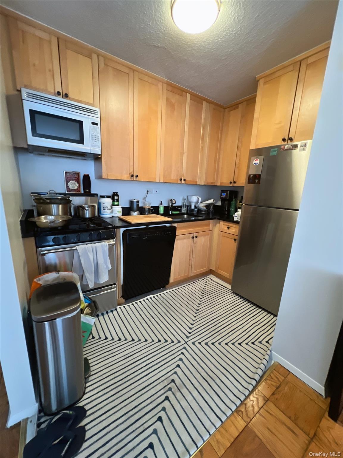 333 E 45th Street 17F