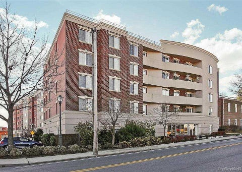 Condo For Rent - 242 Maple Avenue #407<br/> Nassau County, Westbury, NY 11590