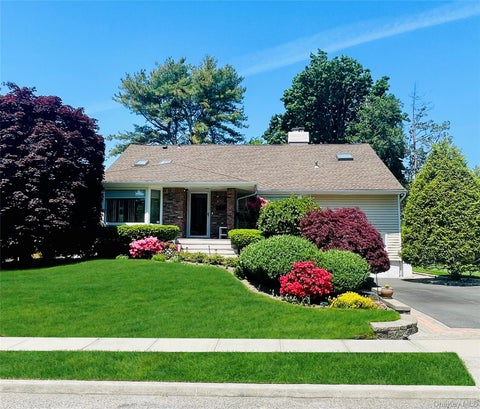Homes For Sale - 53 Hightop Lane<br/> Jericho, NY 11753