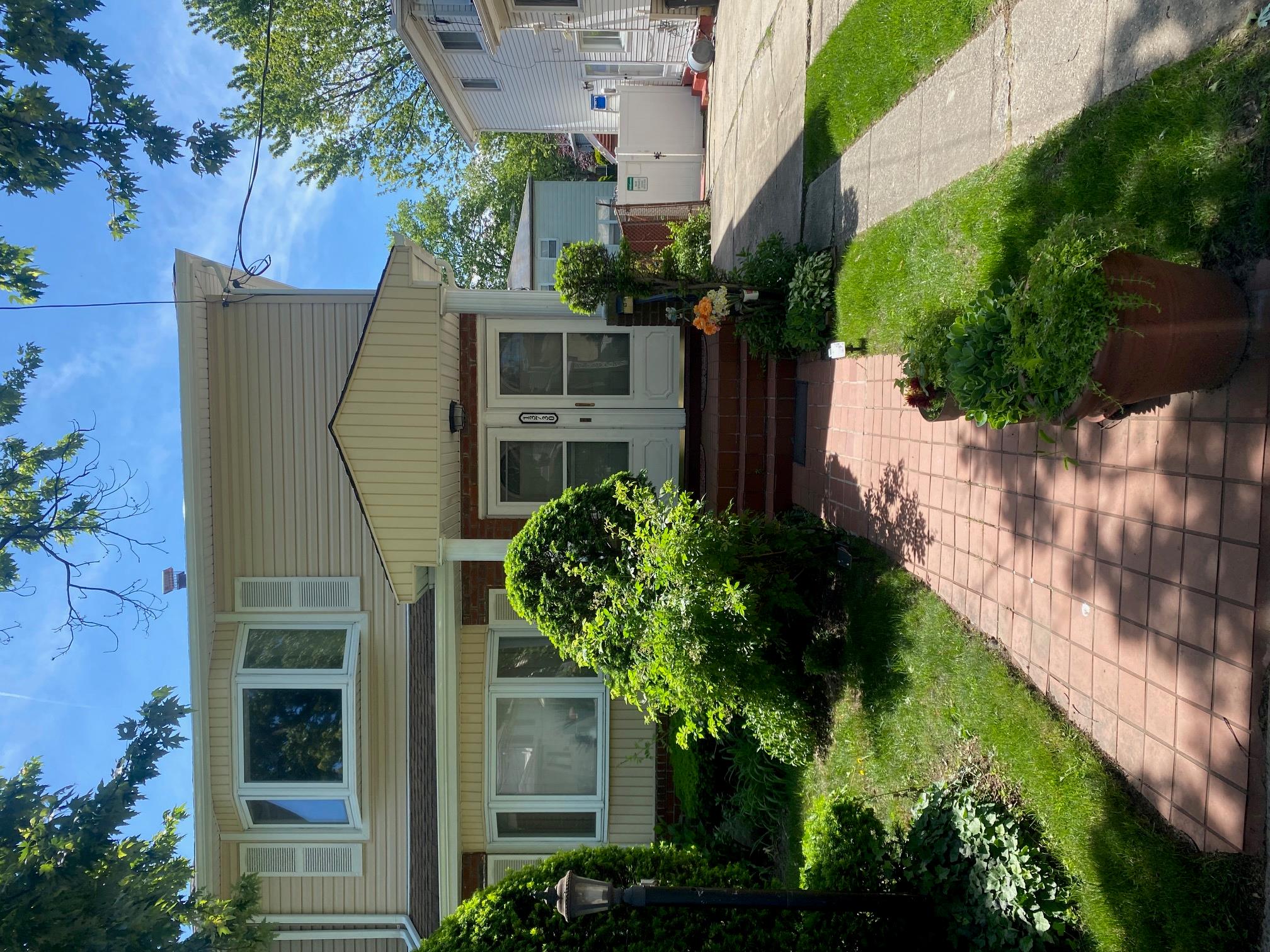 Rental Property at 159 Street B, Springfield Gardens, Queens, NY - Bedrooms: 2 
Bathrooms: 1 
Rooms: 5  - $2,300 MO.