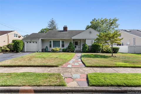 Photo of 89 Parkview Place, Malverne, NY 11565 (MLS # 894004)