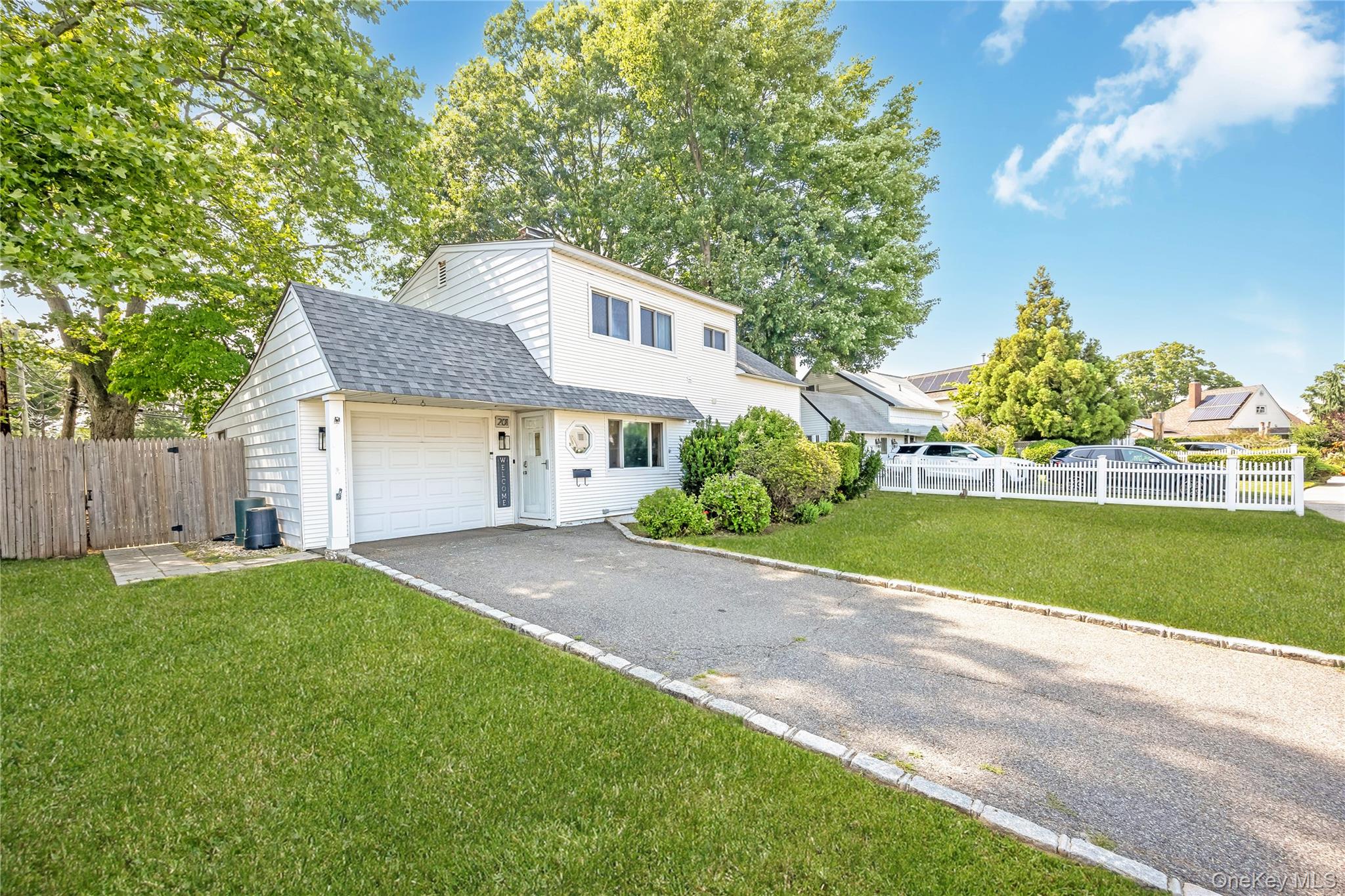 201 Cypress Lane W - Photo 2
