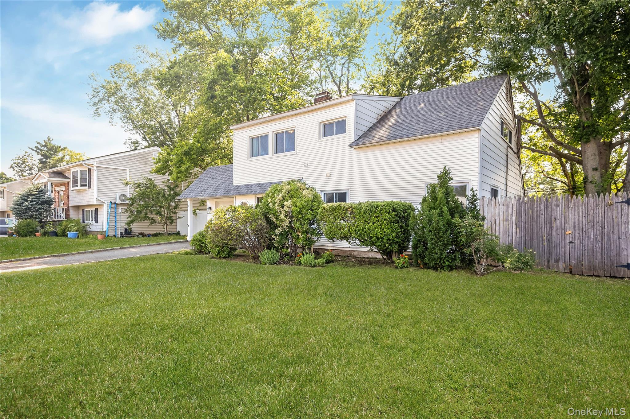 201 Cypress Lane W - Photo 3