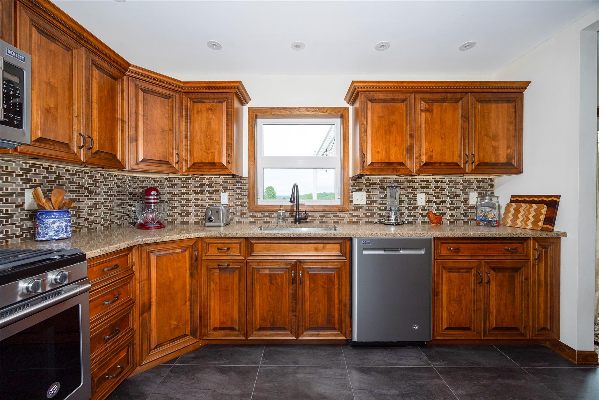 186 Oswego Road, Pleasant Valley, New York image 4