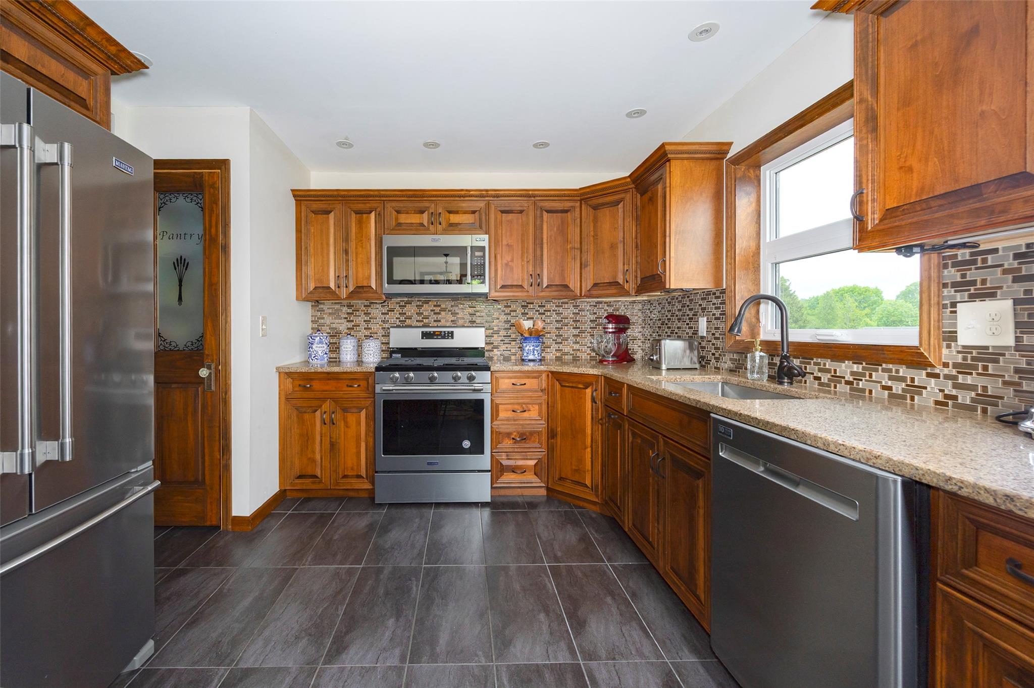 186 Oswego Road, Pleasant Valley, New York image 3