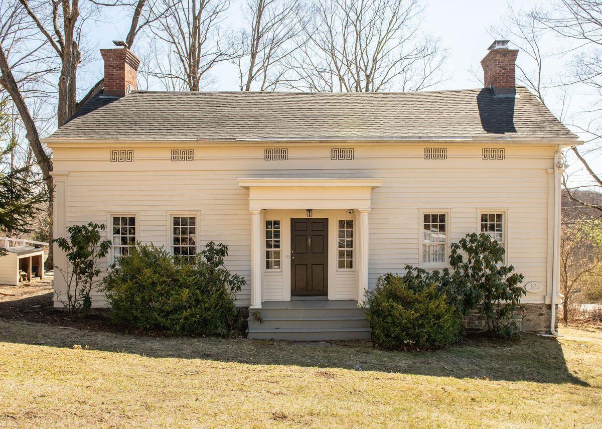 Main Street, Claverack, New York - 3 Bedrooms  
2 Bathrooms  
9 Rooms - 