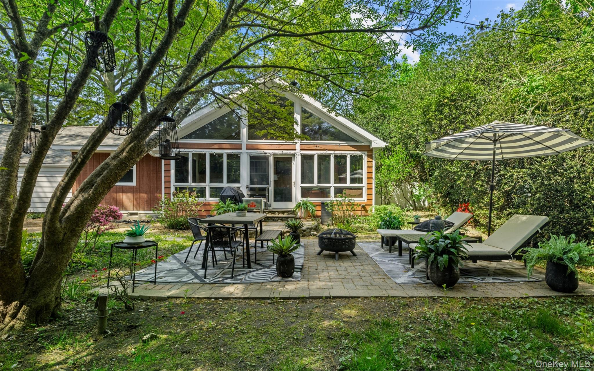 194 W Neck Road