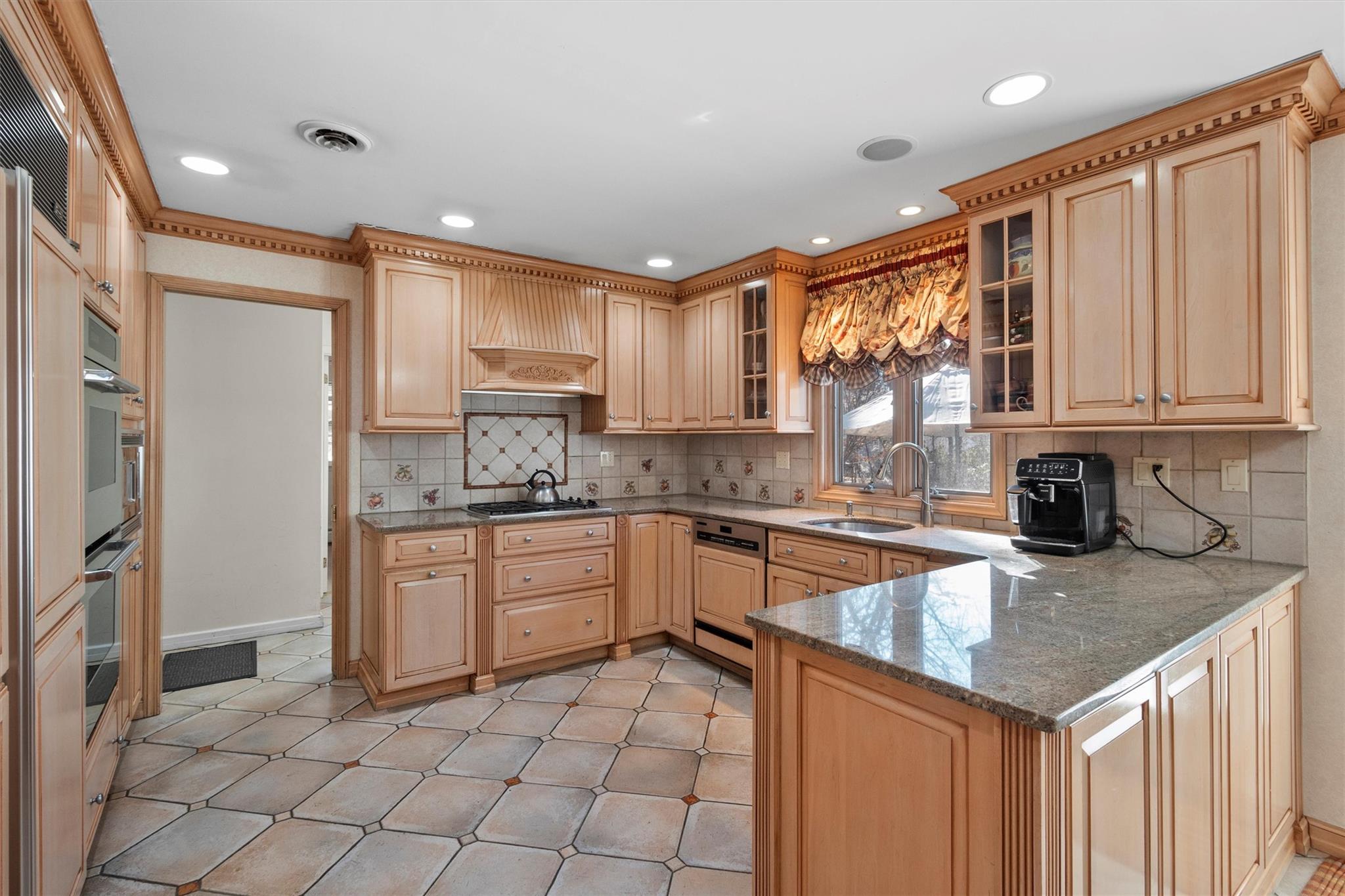 24 Beaumont Drive, New City, New York image 3